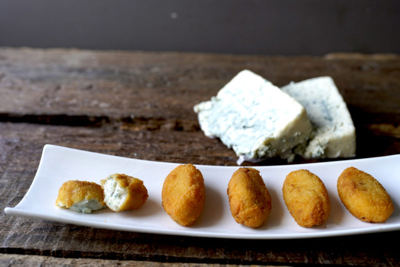Croqueta de queso cabrales Ameztoi