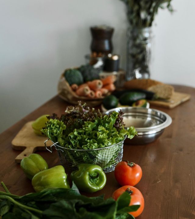 Lo decimos siempre pero uno de nuestros secretos es escoger con mucho cariño cada ingrediente de temporada para que todos los platos mantengan su sabor y calidad. 

[EUS] Beti esaten dugu baina gure sekretuetako bat, denboraldiko osagai bakoitza maitasun handiz aukeratzea da, plater guztiek zapore eta kalitate ona izan dezaten.